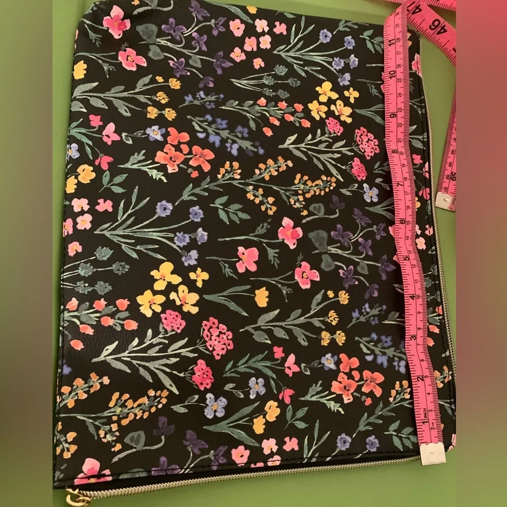 Day Designer Tablet Case sleeve new without tags